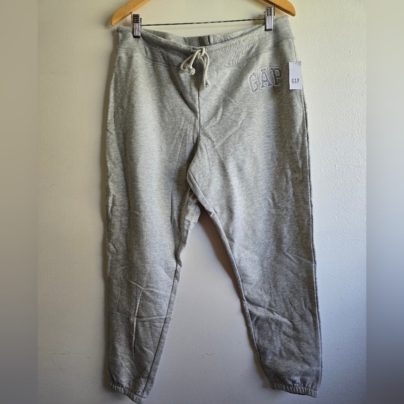 NWT- GAP, Arch Logo Fleece Joggers,Light Gray Heather, Size Large - Picture 8 of 8